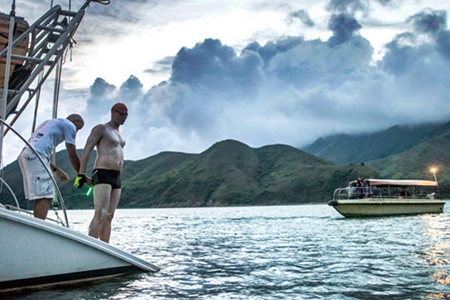 Herbert Smith Freehills manager to swim around Hong Kong Island