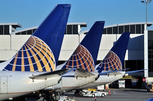 United's CEO skips bonus, quits board to be "accountable"