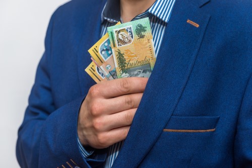 Aussie men earn $25k more than women
