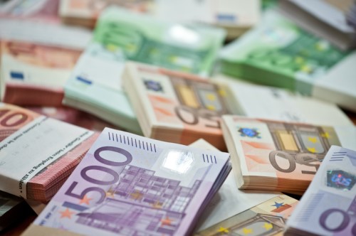 €500m notes issue succeeds with KWM’s advice
