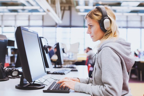 Wearing headphones at work: Time for HR to step in?