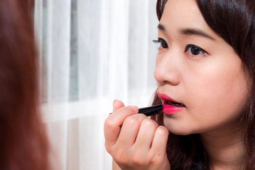 Women who wear make-up get paid more at work