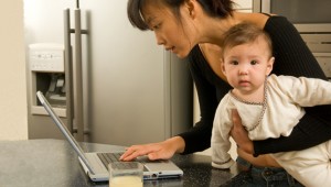 Experts call for new incentives on flexible work, parental leave