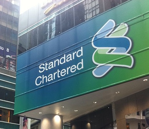Standard Chartered to cut 1,000 senior staff
