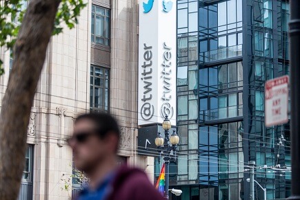 Twitter shuts down anonymous criticism from staff