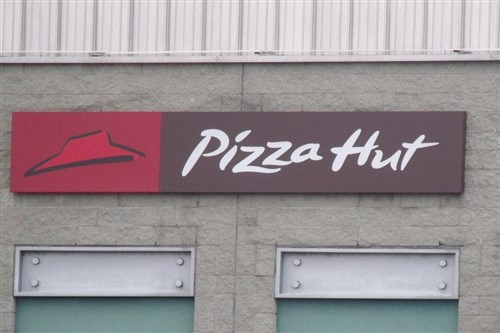 Outrage over Pizza Hut’s staff memo amid storm