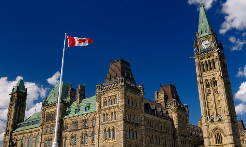 Global money floods into Canada's federal bond market