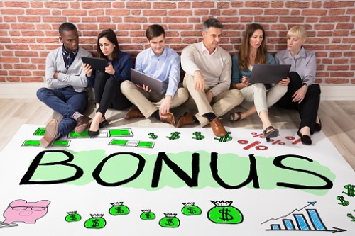 Canadians love bonuses but will they get more this year?