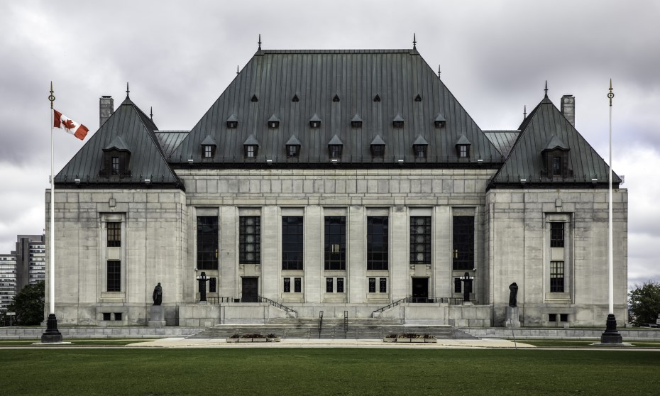 Excessive speeding, even momentarily, can be departure from reasonable standard of care: SCC