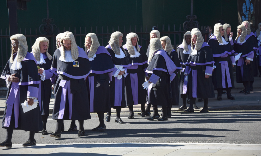 UK report finds barristers outperform solicitors in recruitment tests