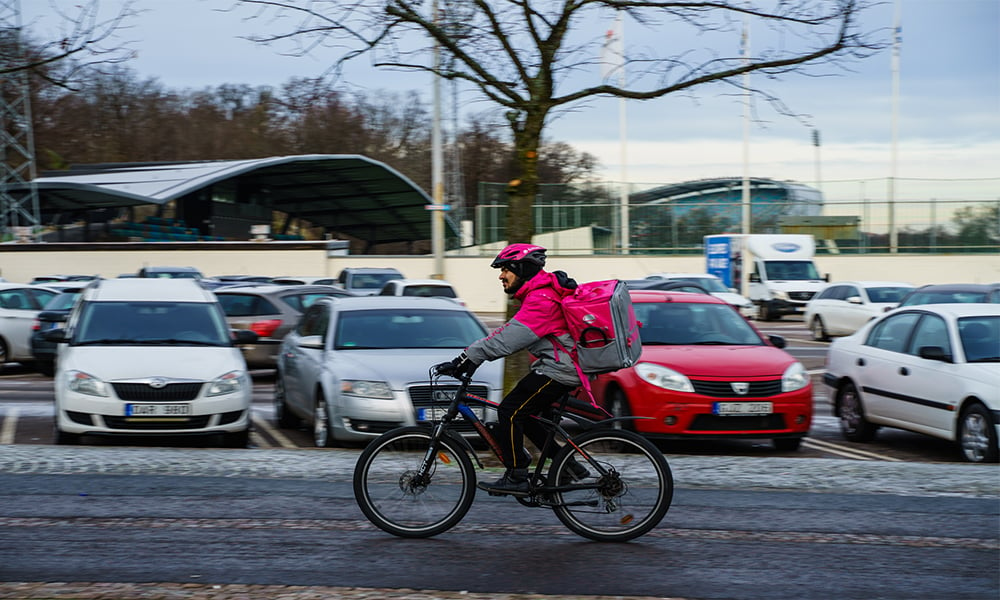 Collective bargaining entitlement given to Foodora couriers in Ontario