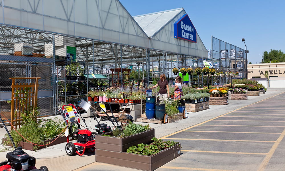 Lowe's Canada hiring 5,400 in-store personnel