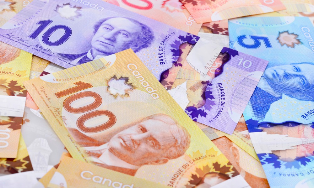 How many Canadian employers are upping starting salaries?