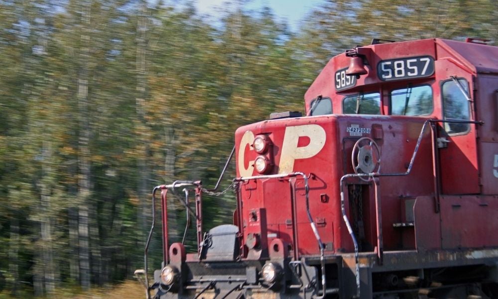 CP Rail, union end work stoppage