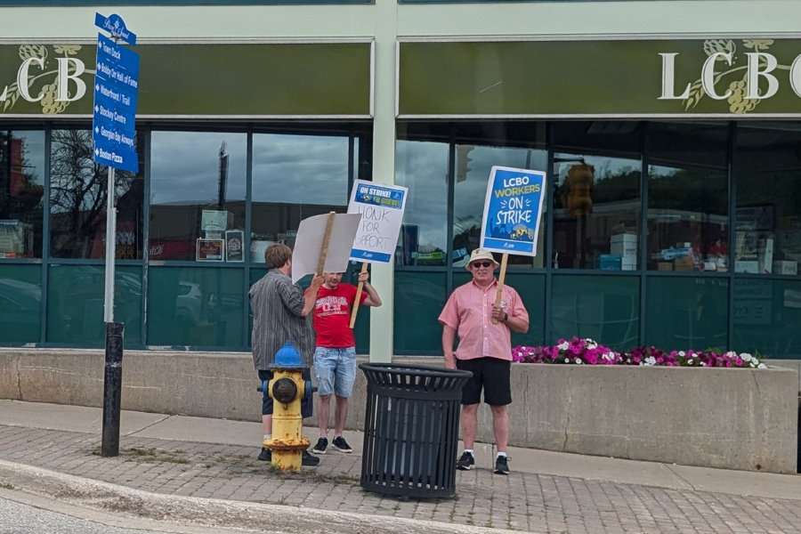LCBO strikers reach tentative deal with employer