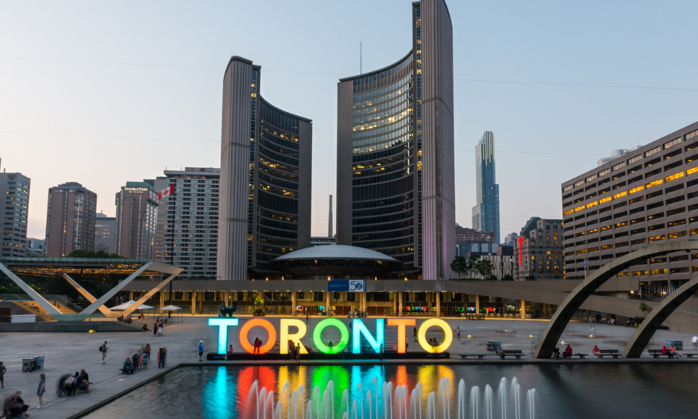 City of Toronto workers heading back to office in 2022
