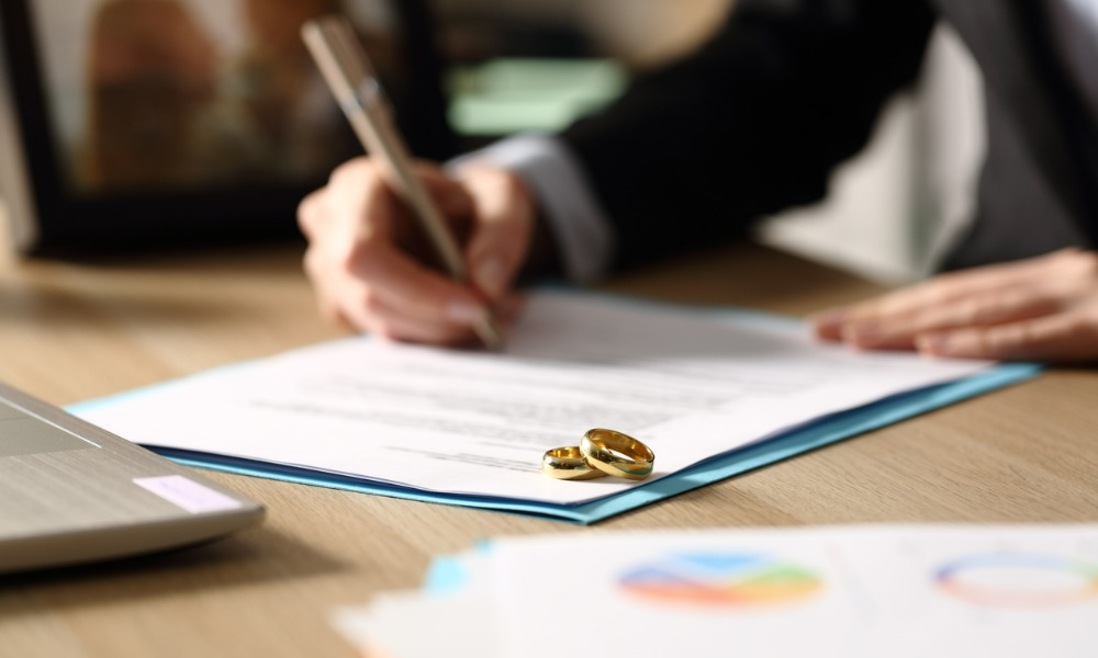 Does an impending divorce weigh on active investors' performance?