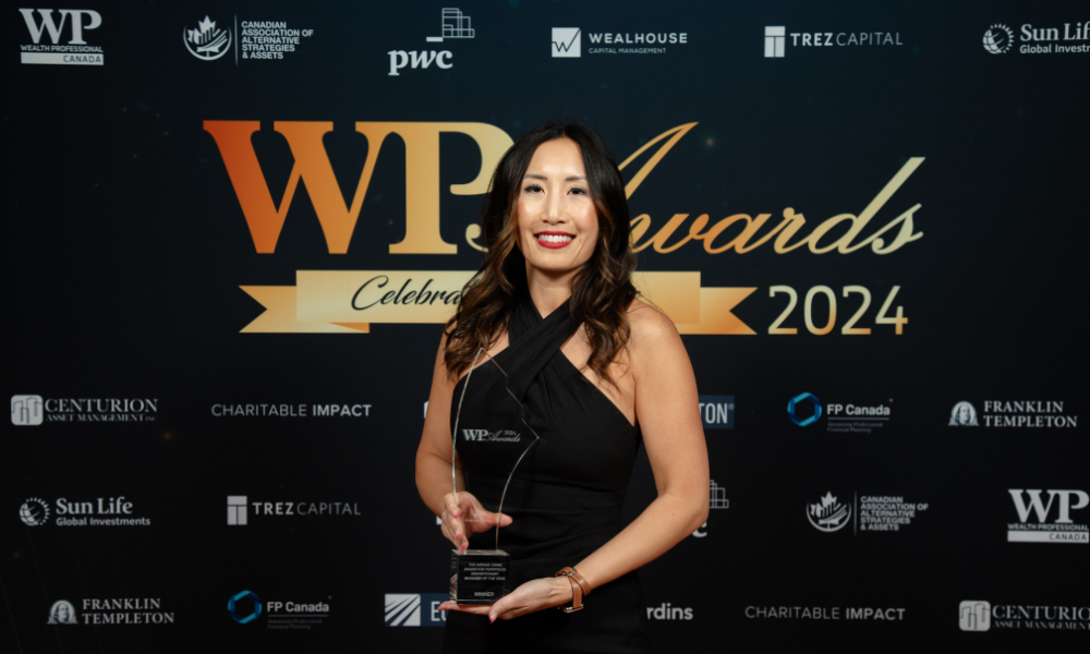 What makes Maili Wong an award-winning advisor