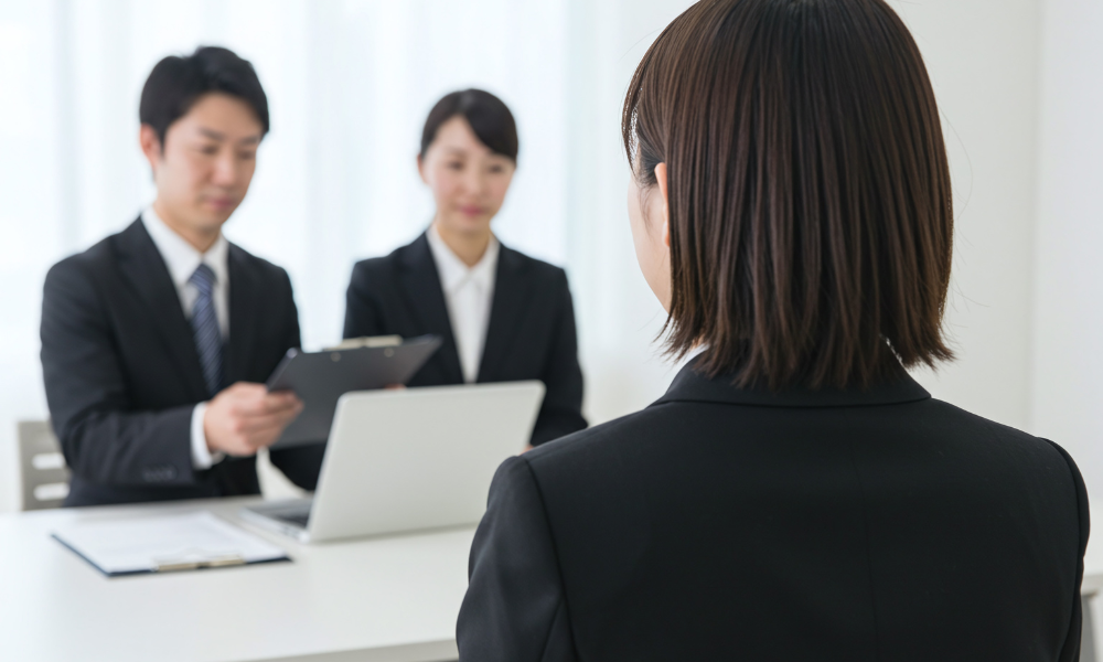 Over half of in-house counsel seek new jobs with better benefits: in-house compensation report