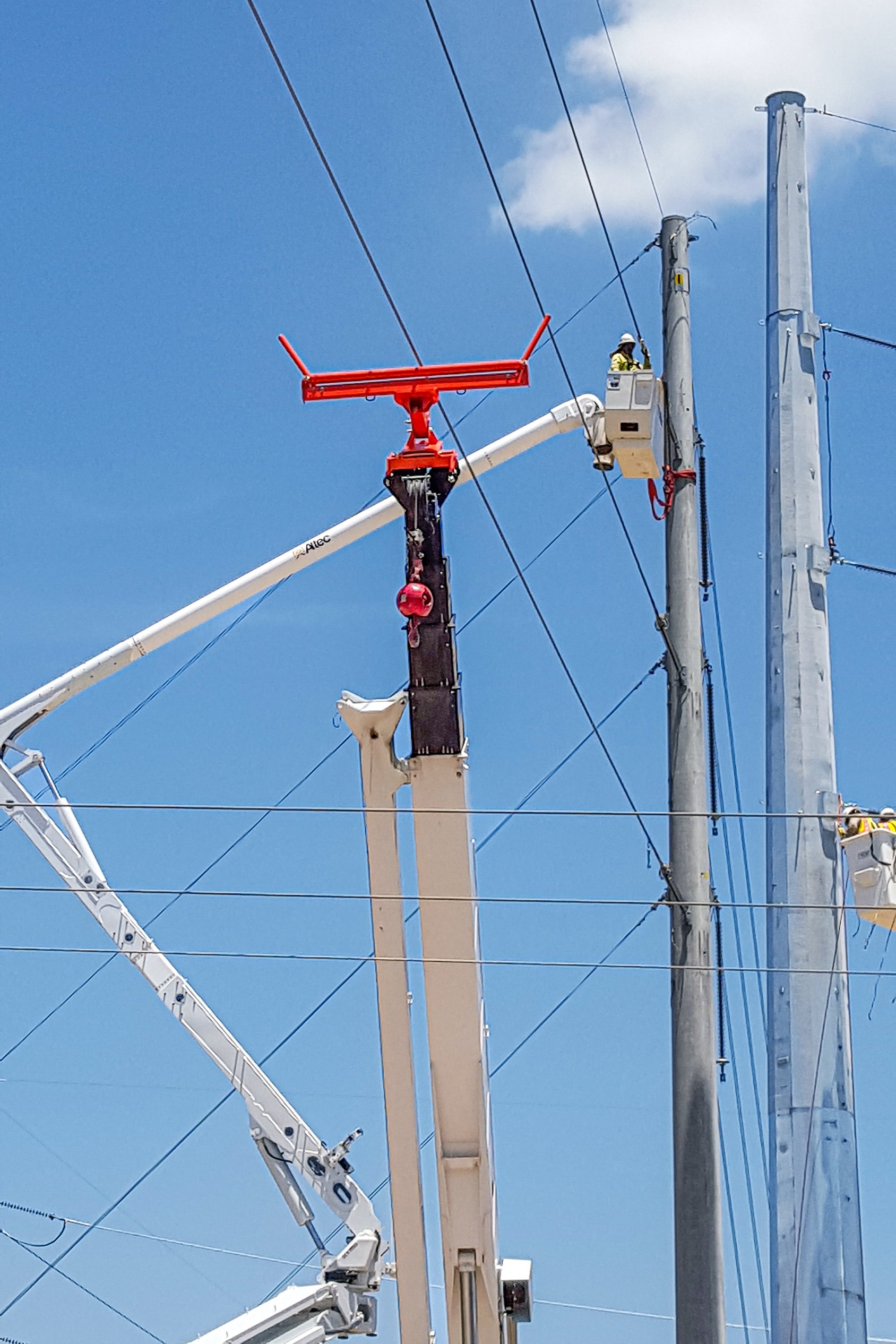 LineWise launches folding guard arm for conductor crossing protection