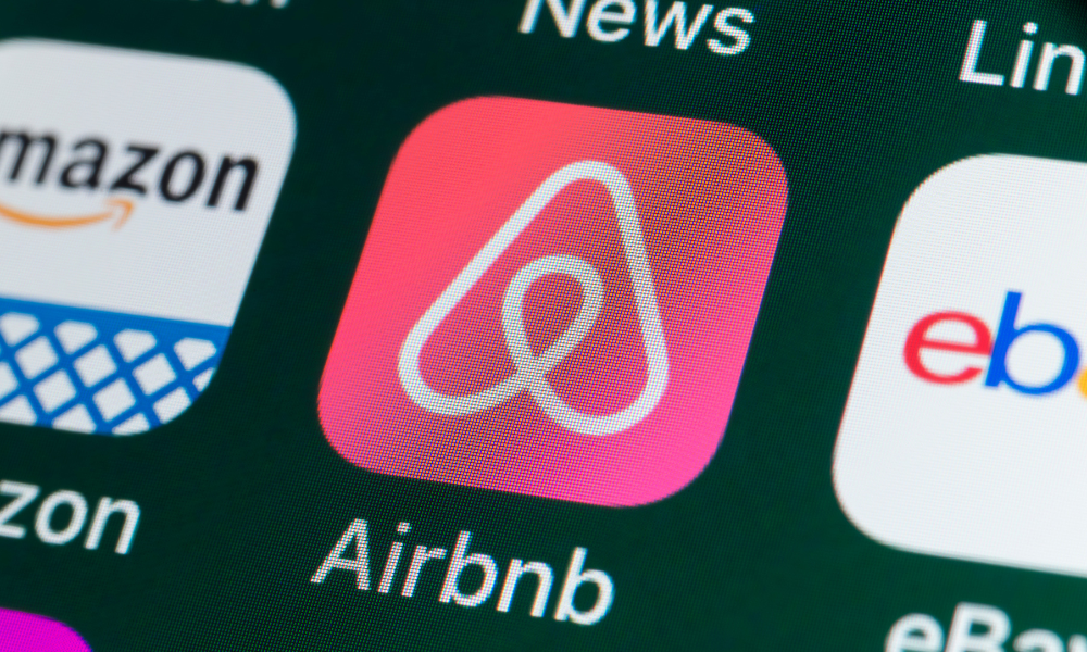 Airbnb co-founder steps down