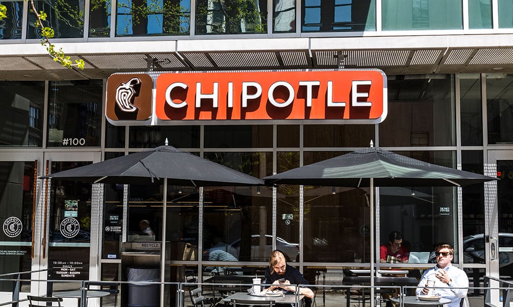Chipotle vows to hire 10,000 staffers amid digital push