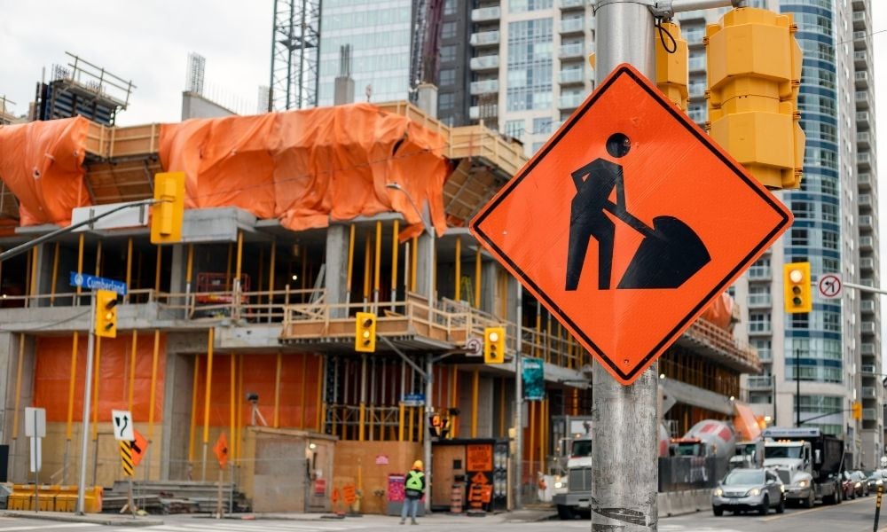 Worker suffers seizure, falls at Ottawa construction site