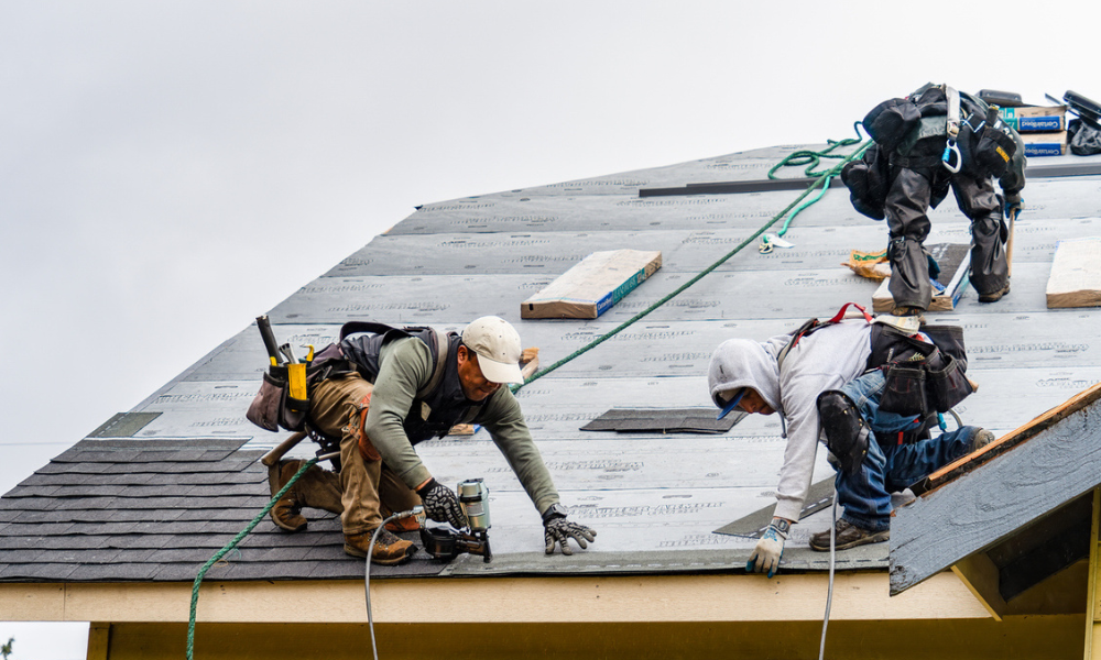 Roof safety equipment: an essential guide for roofers in Canada