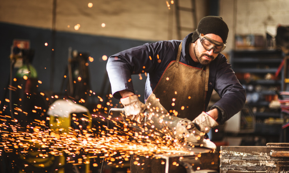 5 ways to remind workers to wear protective eyewear