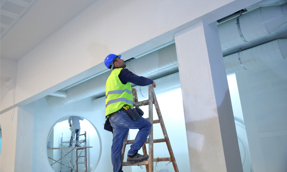 How to safely use ladders and stepladders on worksites