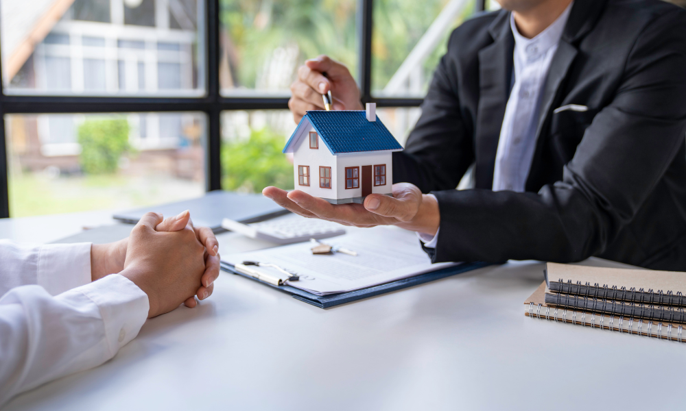Record home equity, falling rates drive borrowers back to HELOCs