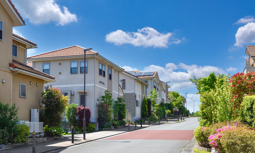 Canada house prices surge - income gaps expand