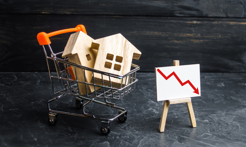 Toronto homeowners see prices drop for seventh month