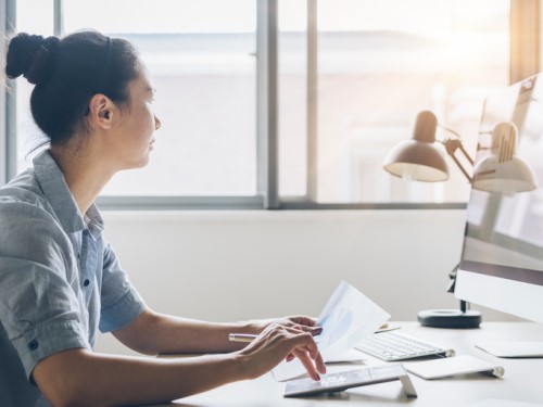 Why do Canadian employees have wandering eyes?