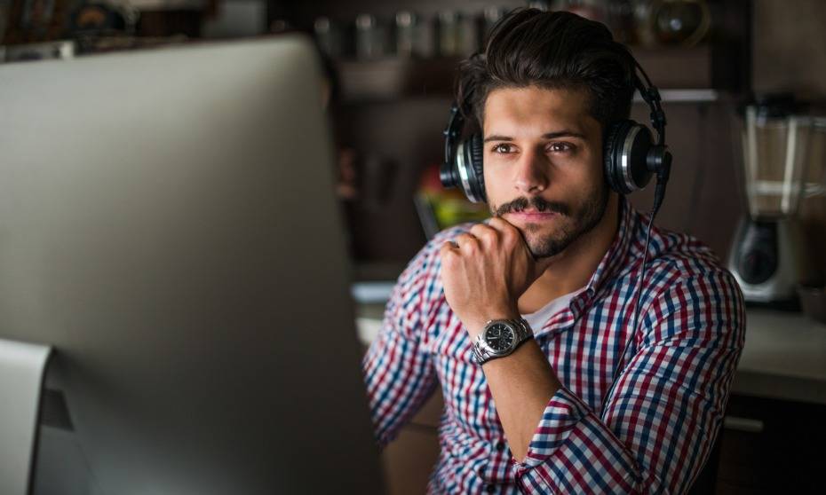 Should headphones be banned at work?