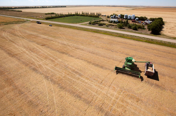 SaskPower focuses on power line safety for harvest season