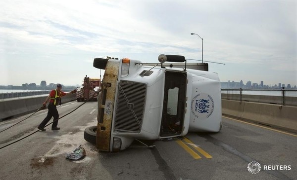 1 in 5 fatal Ontario road crashes involves a transport truck
