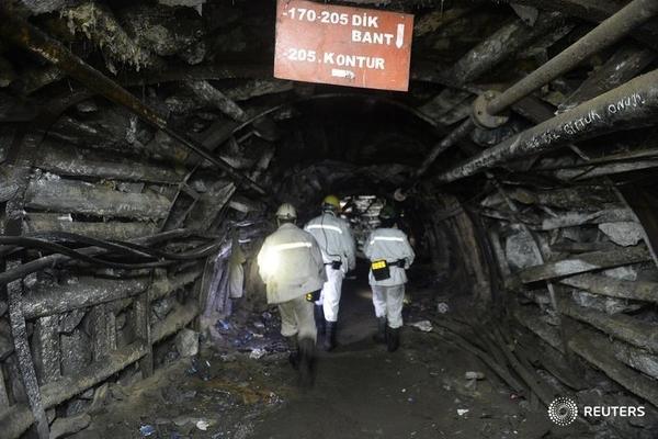7 miners killed, 1 missing in coal mine collapse in Turkey