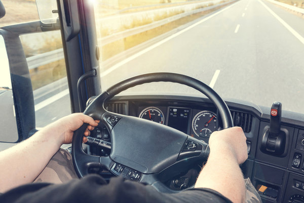 Manitoba consulting on standardized truck driver training