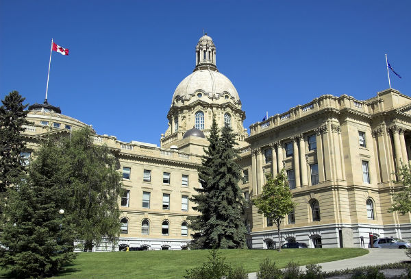 Alberta nurses file bargaining complaint over proposed 3-per-cent wage cut