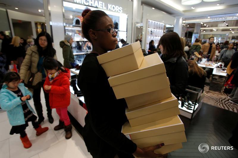 U.S. retailers value enthusiasm over experience for holiday hires