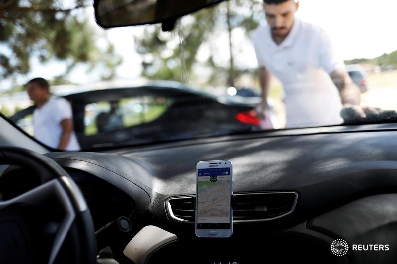 Brazil judge rules Uber drivers are employees, deserve benefits