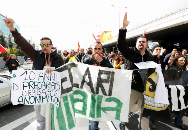 Strike forces Italy's Alitalia to cancel hundreds of flights
