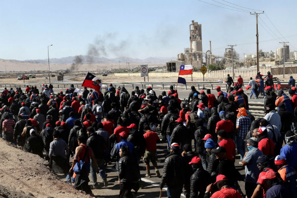 Escondida strike turns violent as protesters block roads, battle police