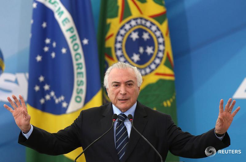 Brazil plans federal workers' buyout to cut deficit