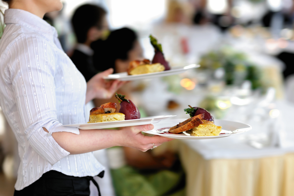Minimum wage hike would affect Ontario restaurant staff: Survey