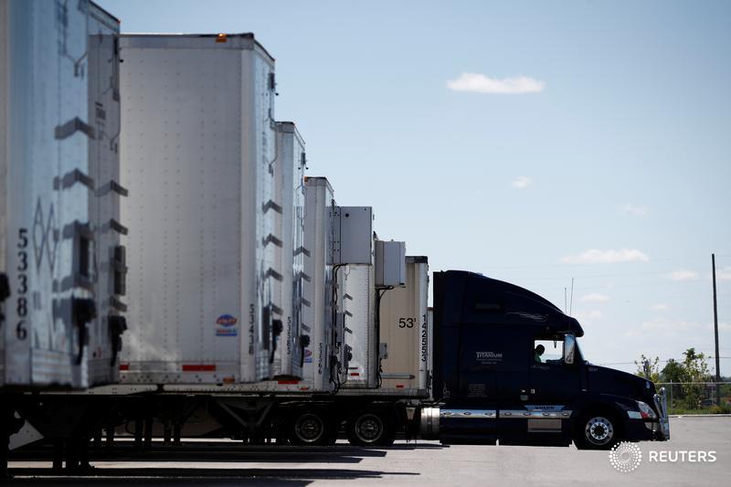 Union cheers as trucks kept out of U.S. self-driving legislation