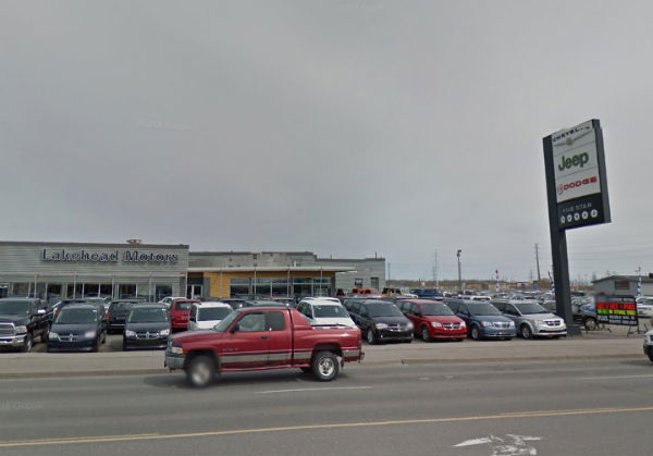 Workers at Lakehead Motors in Thunder Bay, Ont., strike