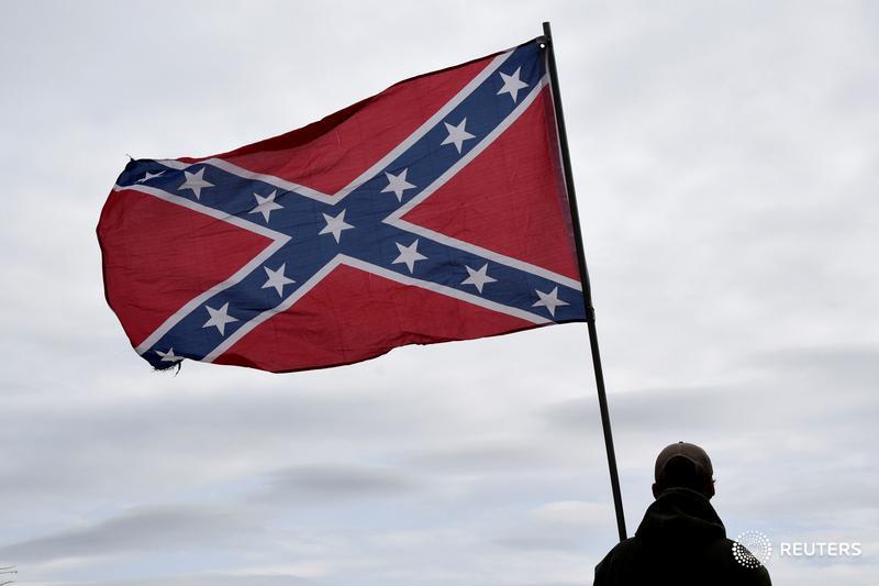 Construction worker fired for flying Confederate flag