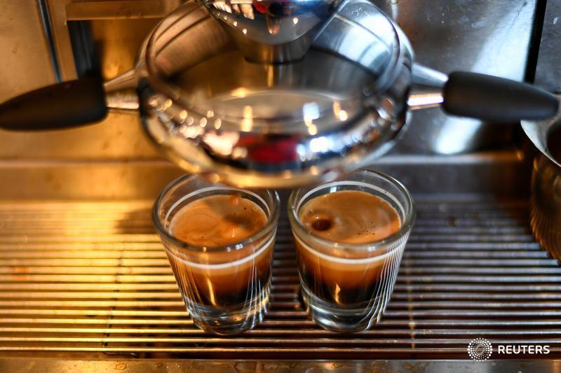 Starbucks' new No.2 starts job by brewing coffee